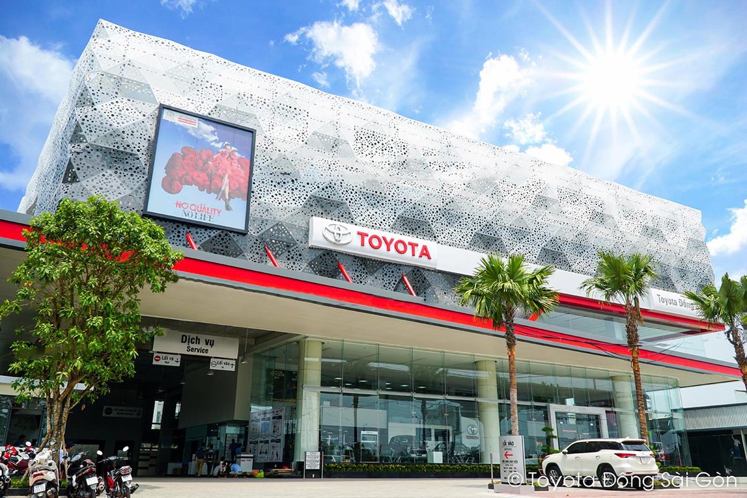 Toyota Đông Sài Gòn làm việc ngày Chủ nhật